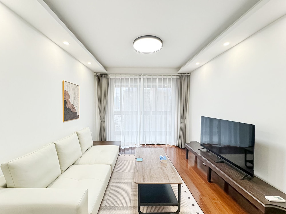 Tyms 2BR Apt TianshanRD Near CESIS Line2
