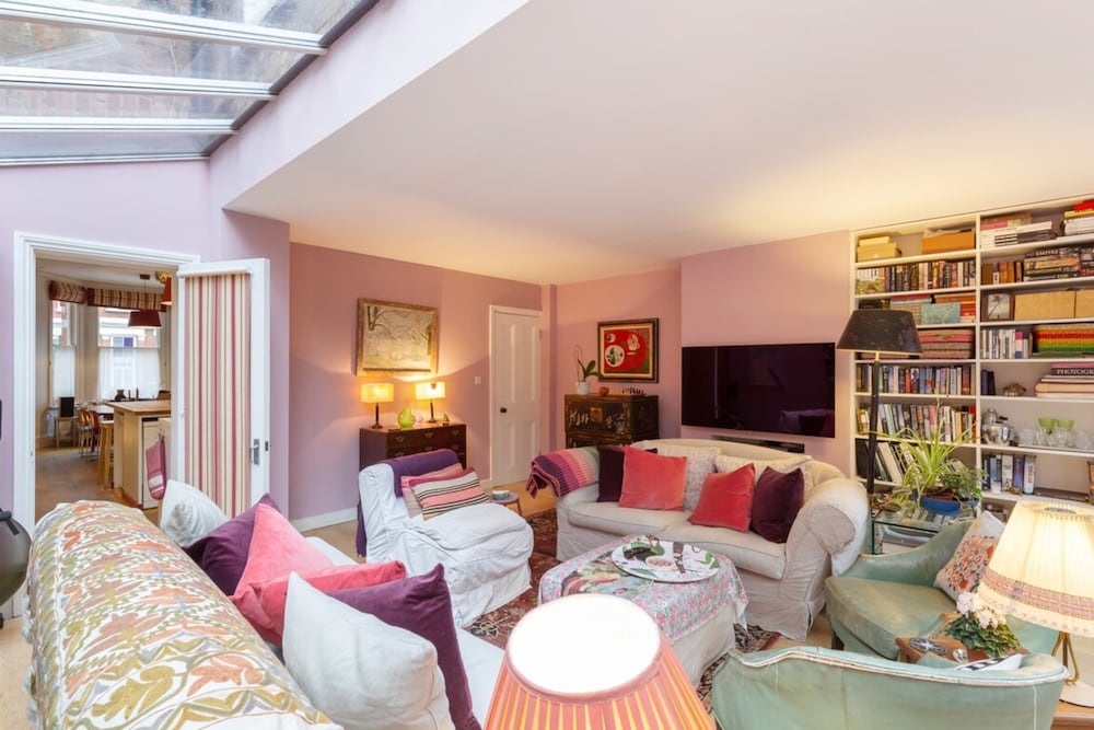 Lovely 4 Bedroom House near Portobello