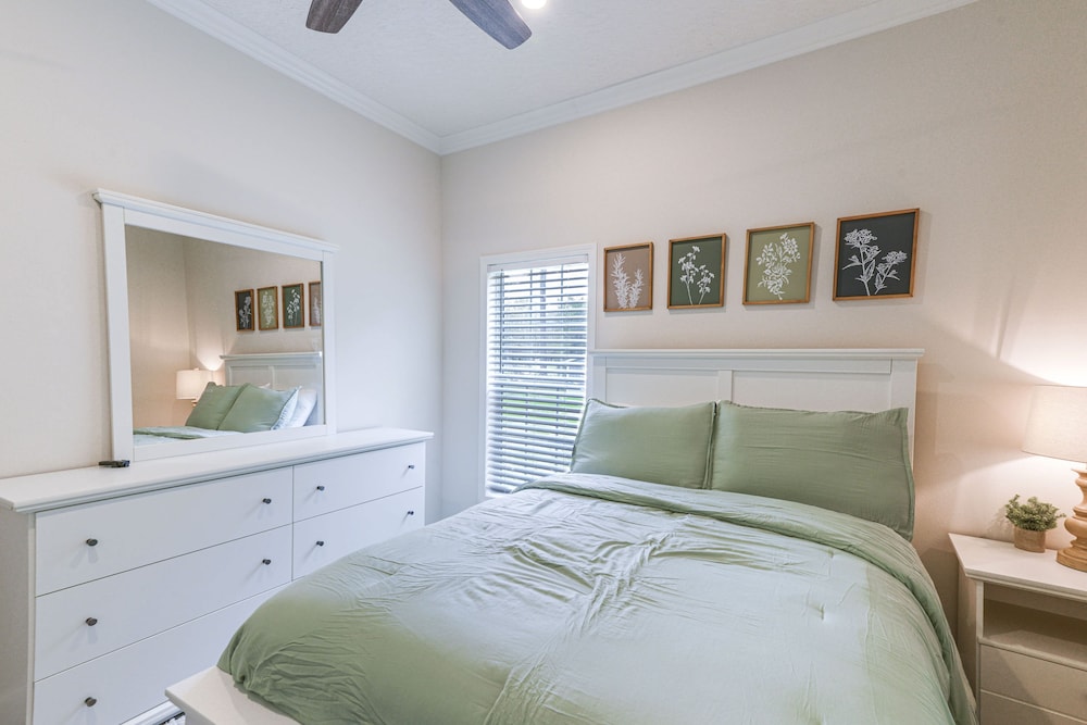 Peaceful Starke Retreat w/ Deck: 6 Mi to Downtown! view 2
