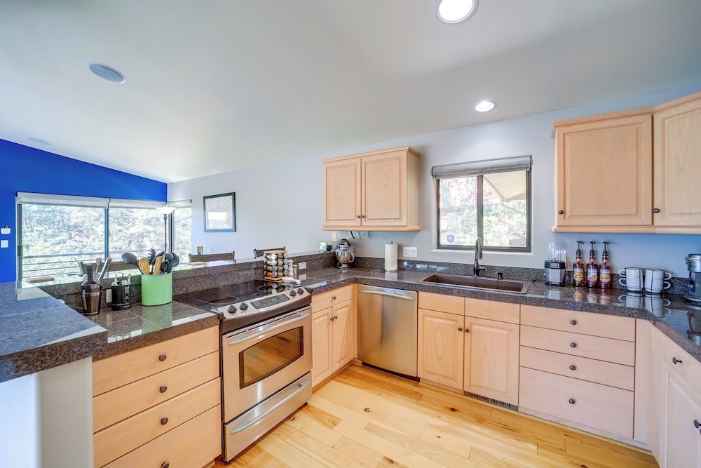 Chic Arizona Retreat w/ Hot Tub, Fire Pit  Deck! - Property Image 20