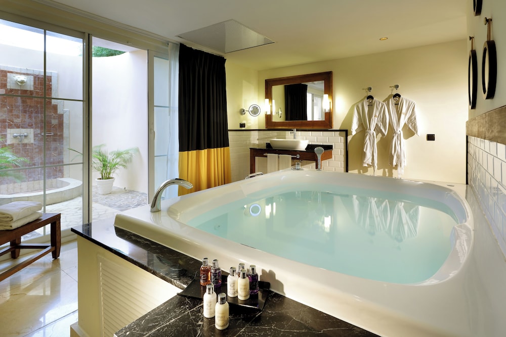 Grand Palladium Lady Hamilton Resort  Spa All Inclusive - Property Image 38