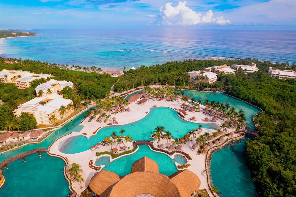 Hotel Grand Palladium White Sand Resort & Spa - All Inclusive