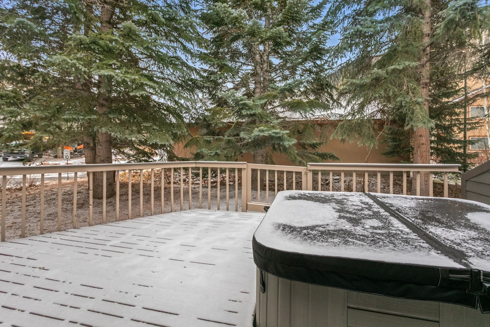 I1 Gore Creek Meadows 4 Bedroom Townhouse