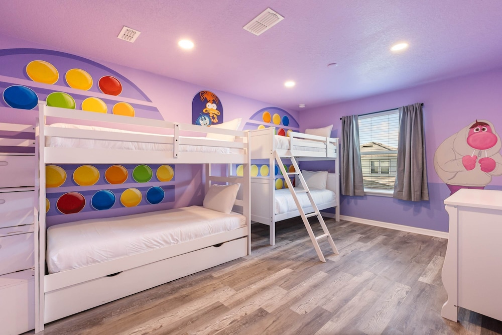 Family Fun Villa w Pool Hot Tub Game Room