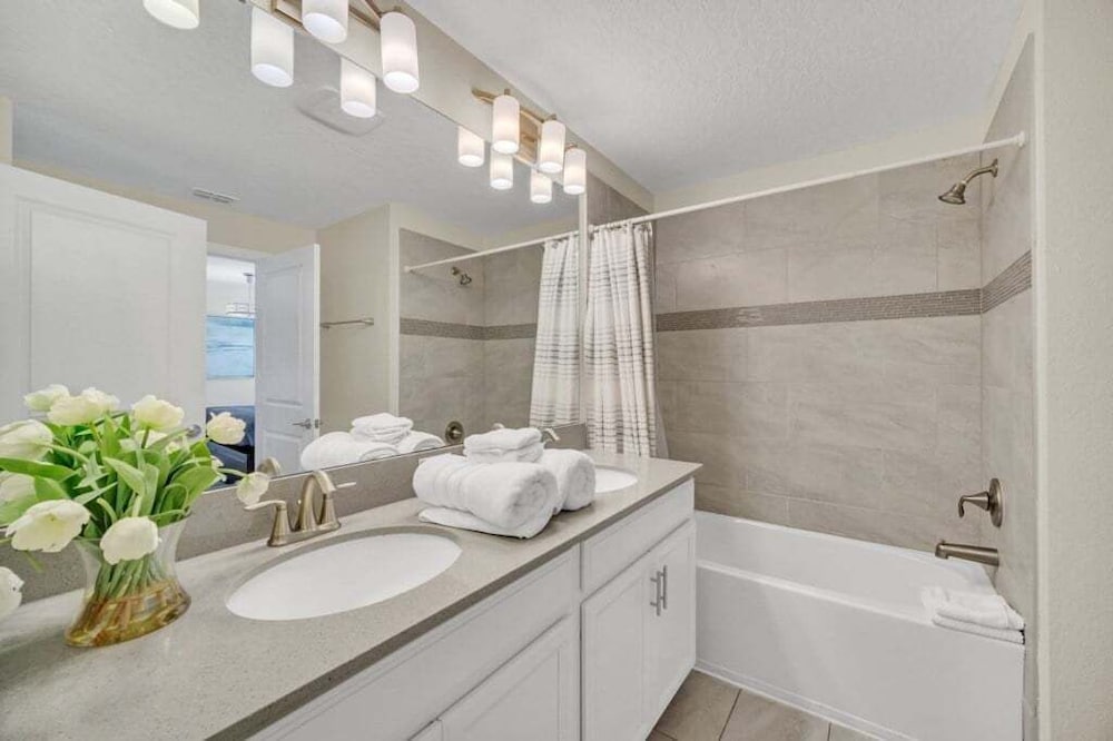 Retreat & Relax Screened In Pool Home Kid Rooms 4 Bedroom Townhouse