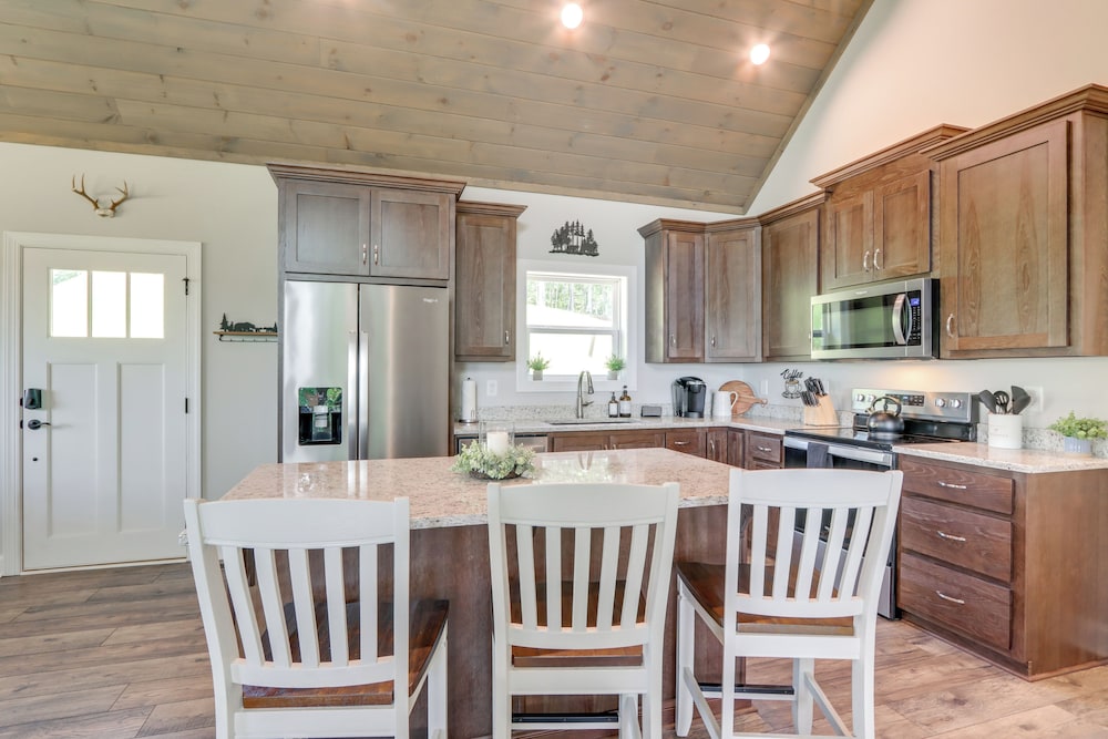 Cozy Blue Ridge Cabin: Game Room & Mountain Views