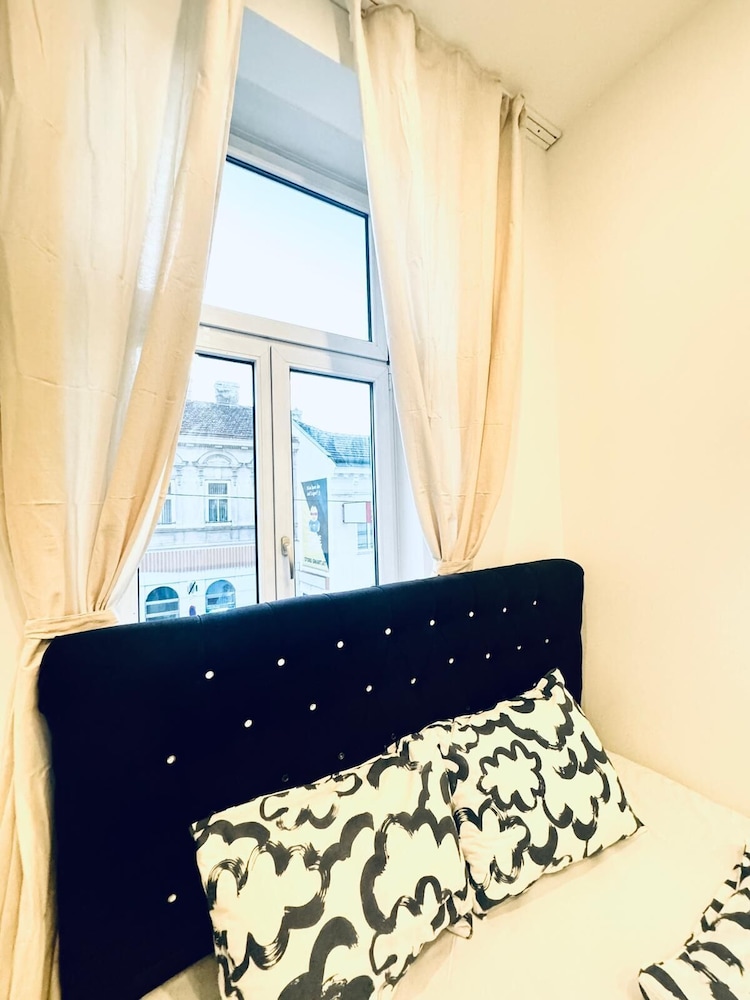 Spacious 3BR Near Kaufpark Alterlaa