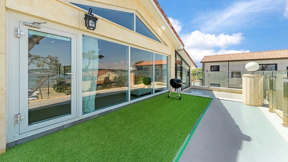 Incheon Vacations - Ganghwado Mare Seawater Poolvilla - Property Image 12