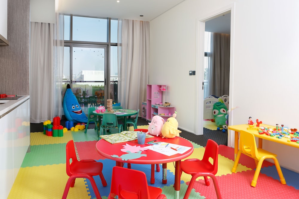 Th8 Palm Dubai Beach Resort, Vignette Collection by IHG