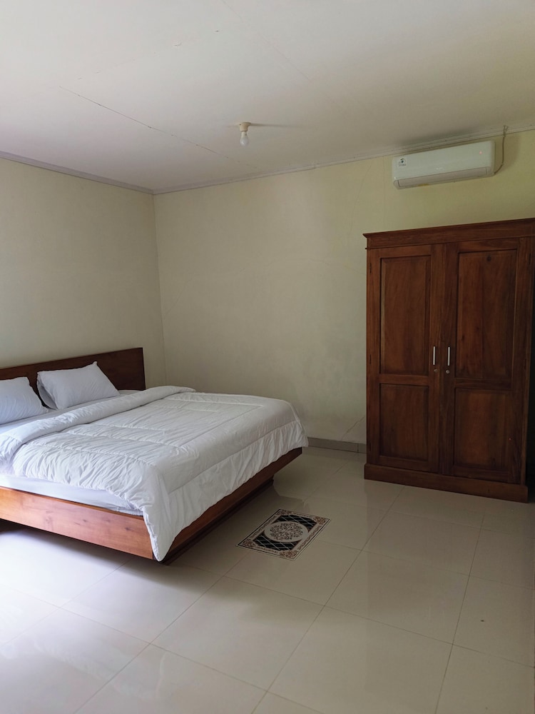 Amini Guest House