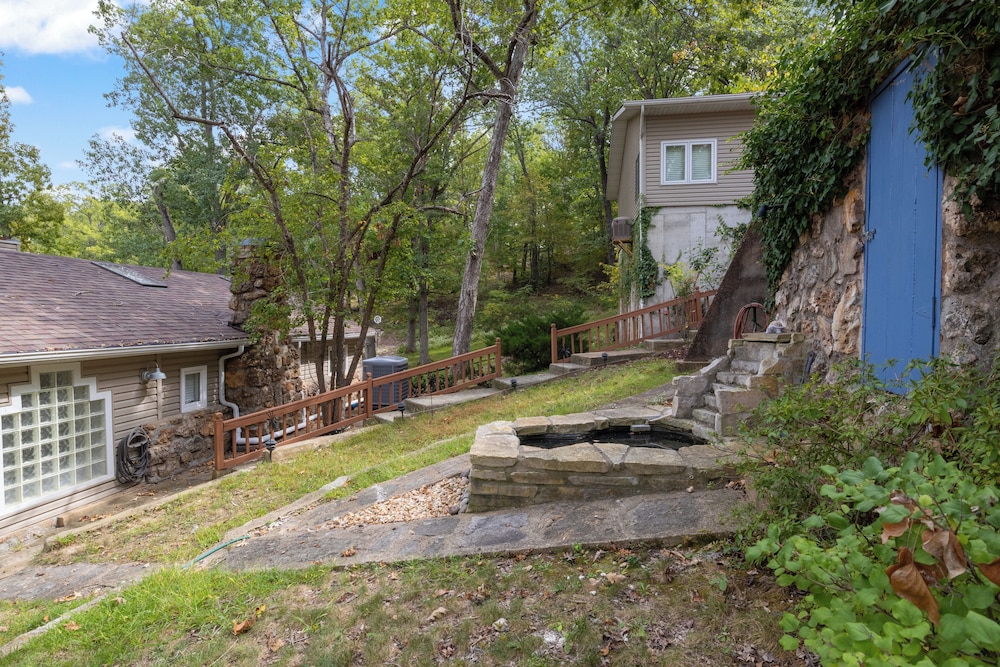 Lakefront Oasis With Skylights & Covered Boat Slip For Extra Adventure