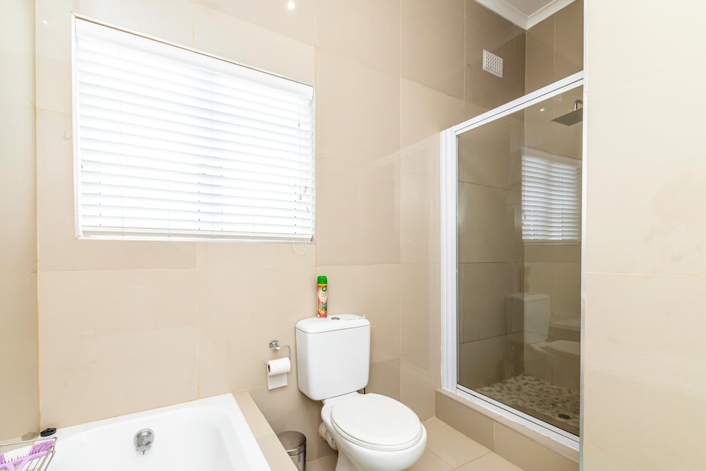 Modern Executive Unit