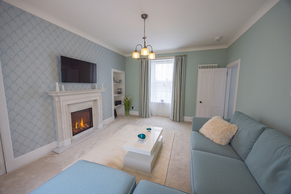 Short Walk to the Beach - 2 Guests - Free Parking