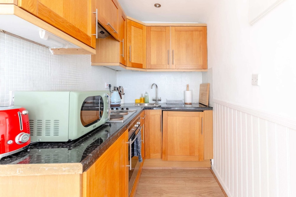 Spacious 1BD Flat 5 Mins to Paddington Station!
