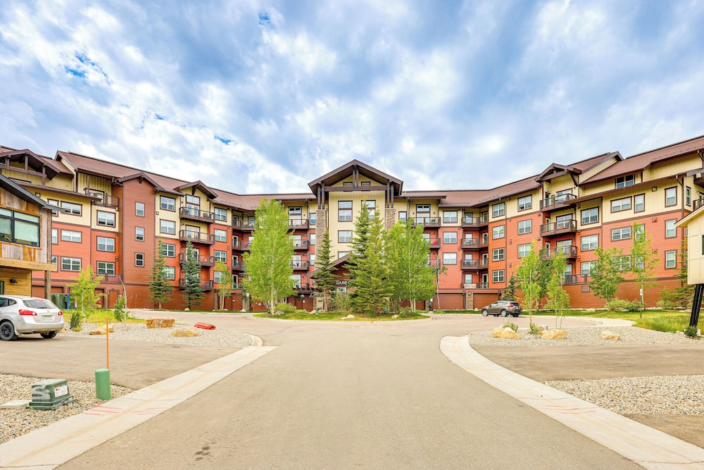 Ski-in/ski-out Granby Penthouse w/ Mountain Views! view 5