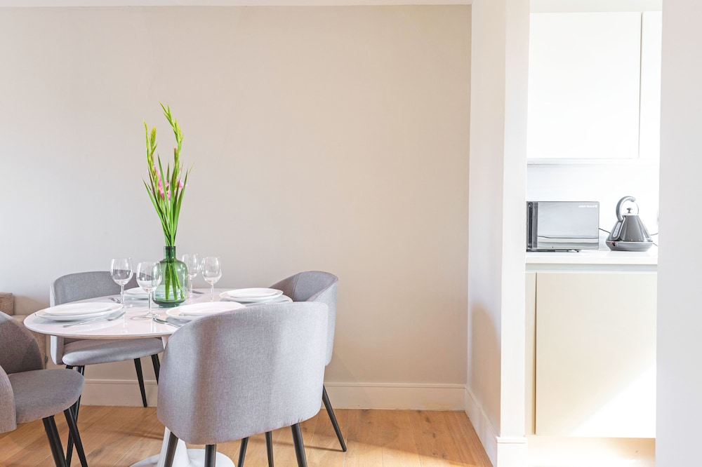 Accomodo London Southbank - Spacious & Elegant Apartments near Big Ben & London Eye