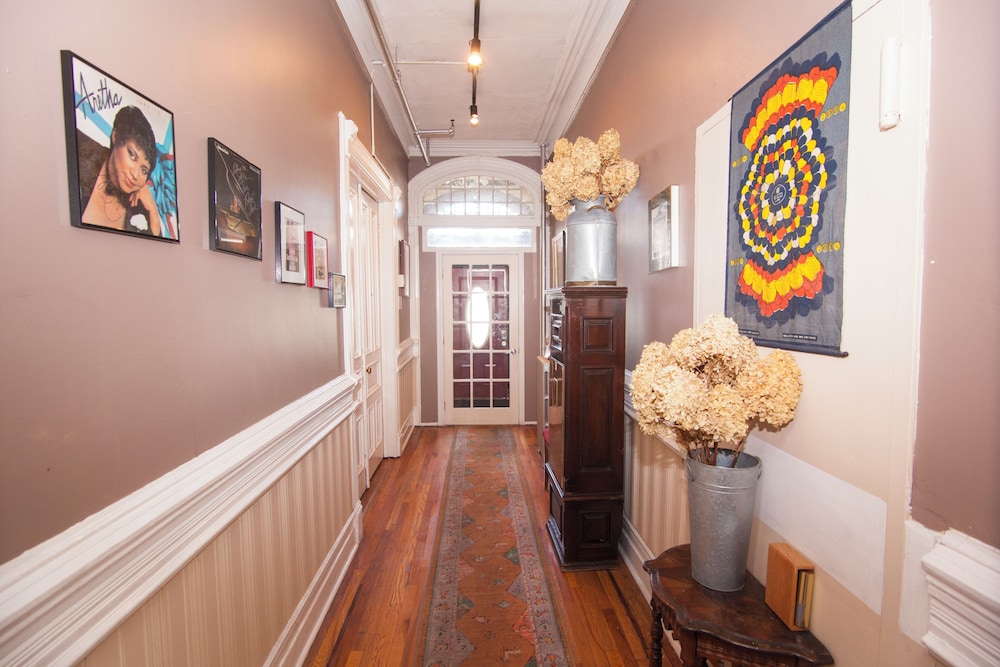 New York City Vacations - Saint Nicholas Inn Guesthouse - Property Image 26