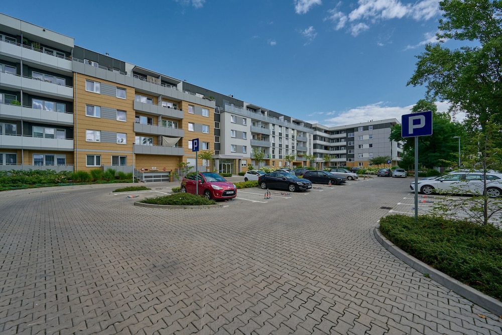 Spacious Apartment by Renters view 4