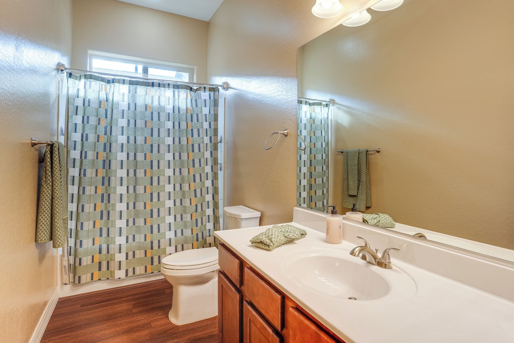 7 Mi to Watson Lake: Prescott Valley Home w/ Patio
