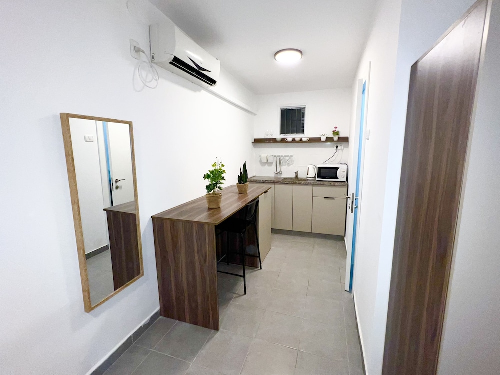 Ha-Carmel Market Apartment