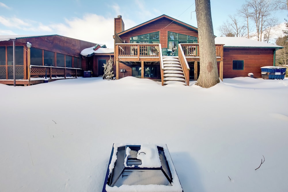 5 Mi to Sno-eagles Trails: Lakefront Getaway!