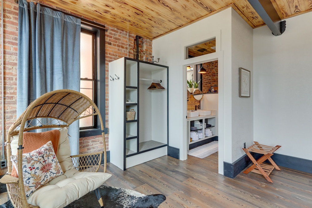 Luxurious Downtown Murphy Vacation Rental Loft! view 2