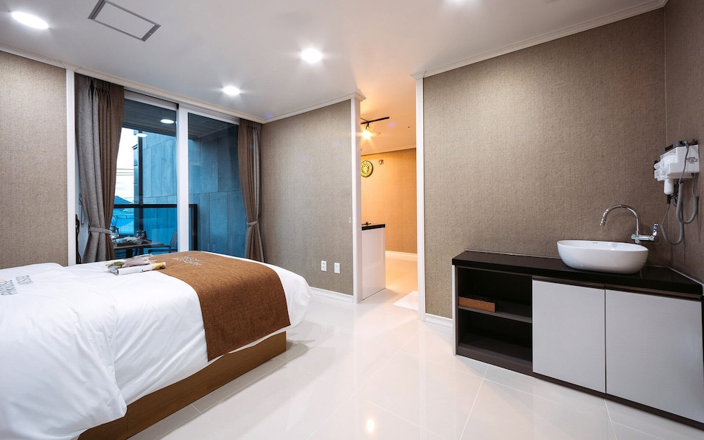 Yeosu Paradise Spa Pension