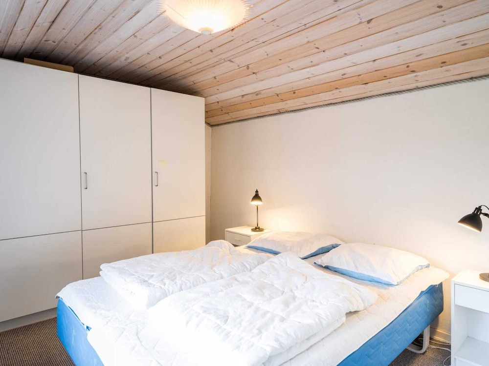 Secluded Pine Tree Cottage-by Traum view 2