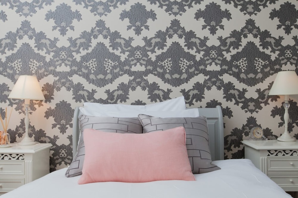 Holyrood Residence - Luxury Apartment With Parking