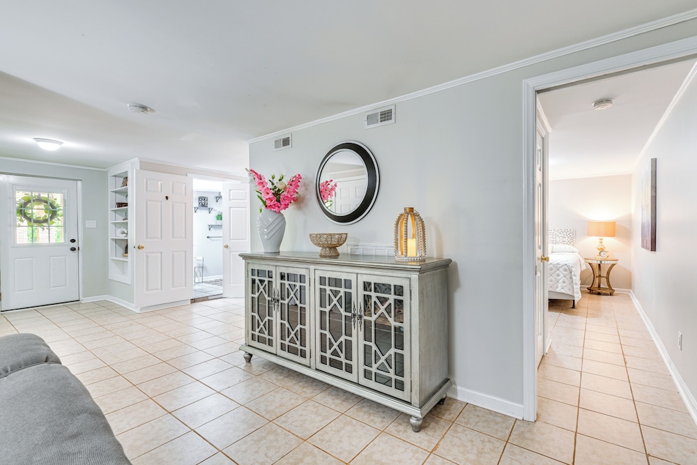 3 Mi to Dtwn: Hickory Home Base w/ Patio!