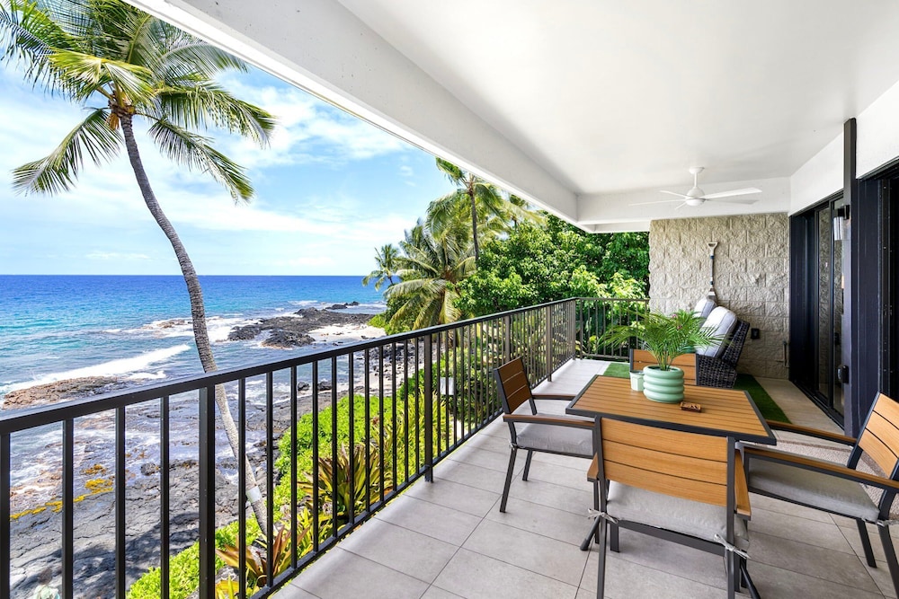 Oceanfront Elegance 2BR w/ Panoramic Views, Pool, Lanai + Concierge - Vrkcv