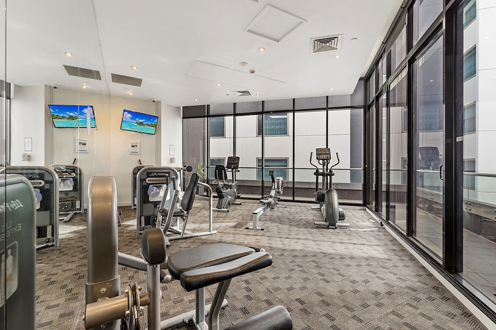 Executive Unit With Pool and Gym Near Riverfront