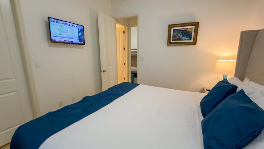 Channel Views Private Boat Slip Pool & Patio 3 Bedroom Apts