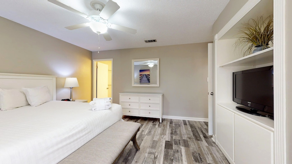 Augusta Village Sandestin by Gibson BR
