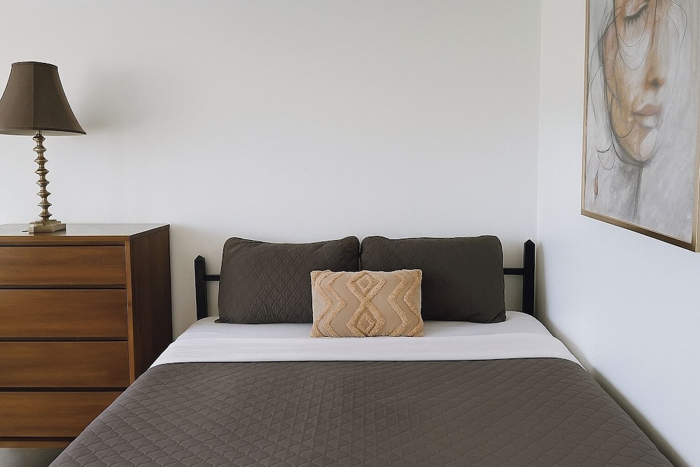 Detroit 4BR Home Bathtub & Pet Friendly Stay