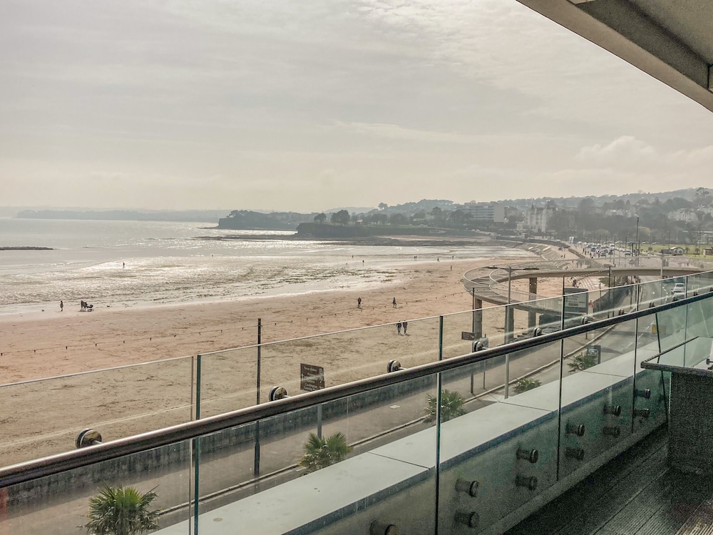 18 Abbey Sands
