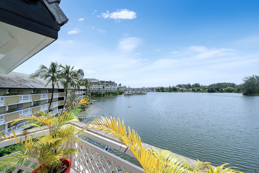 Laguna Lake View Townhouse Allamanda1101 view 4
