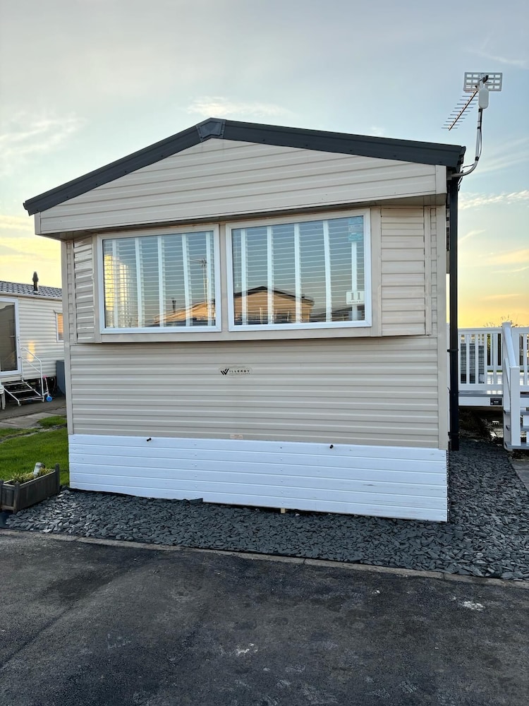 3 bed Stunning Caravan Situated nr Whitstable