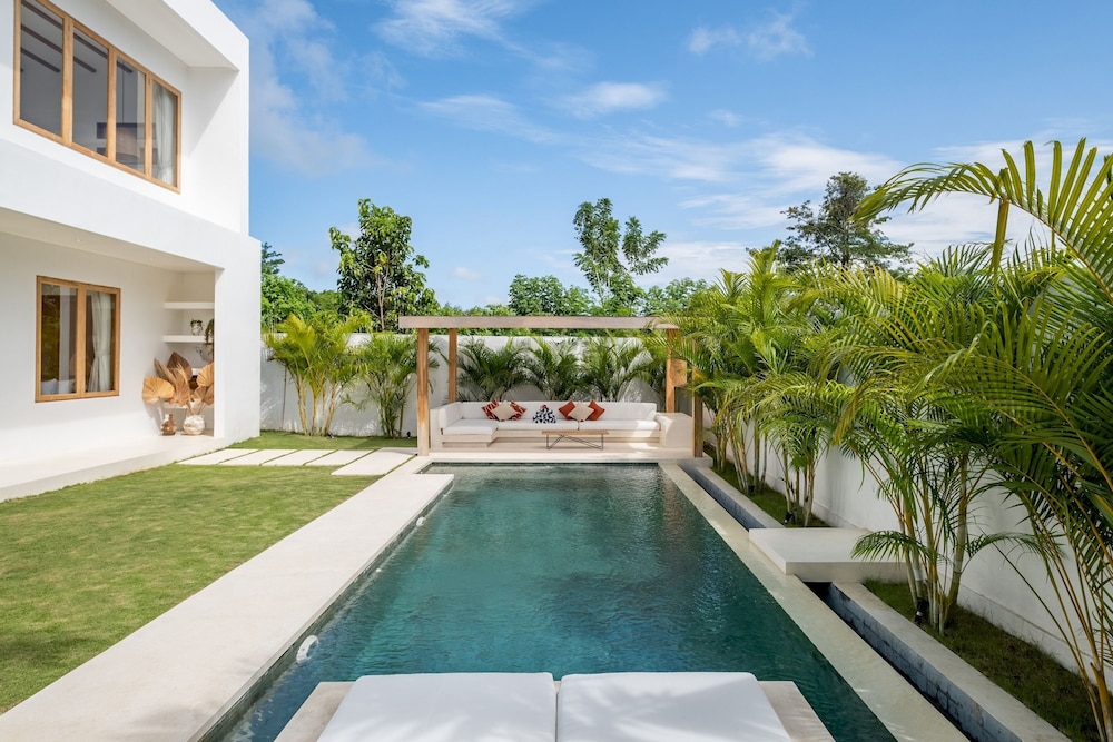 Mr Mrs W Bingin by Alfred in Bali - Brand NEW 3BR Tropical Villa Near Bingin Beach