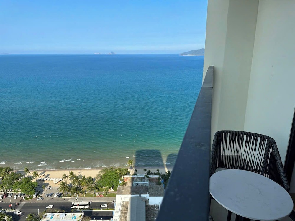 Gold Coast Balcony Serviced Apartment