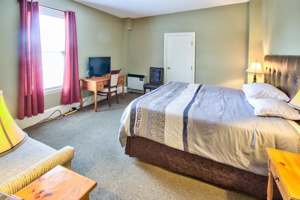 The Queen’s Cue, Stratford, A Tribute Portfolio Hotel