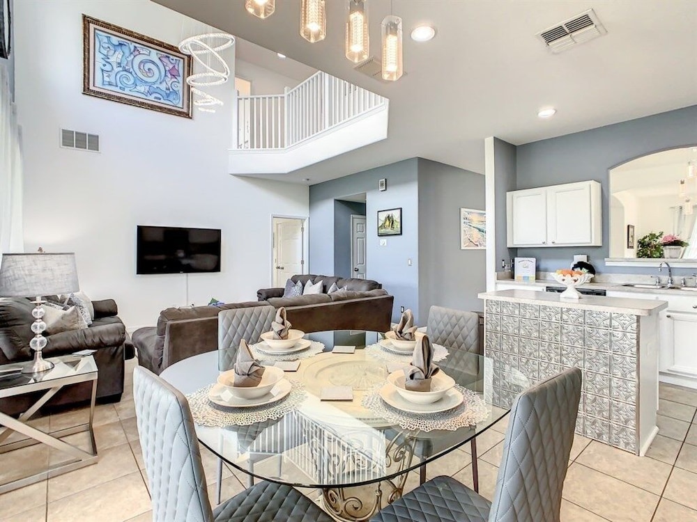 Elegant Emerald Island Getaway Pool, Spa & Games Close To Disney! 7 Bedroom Villa