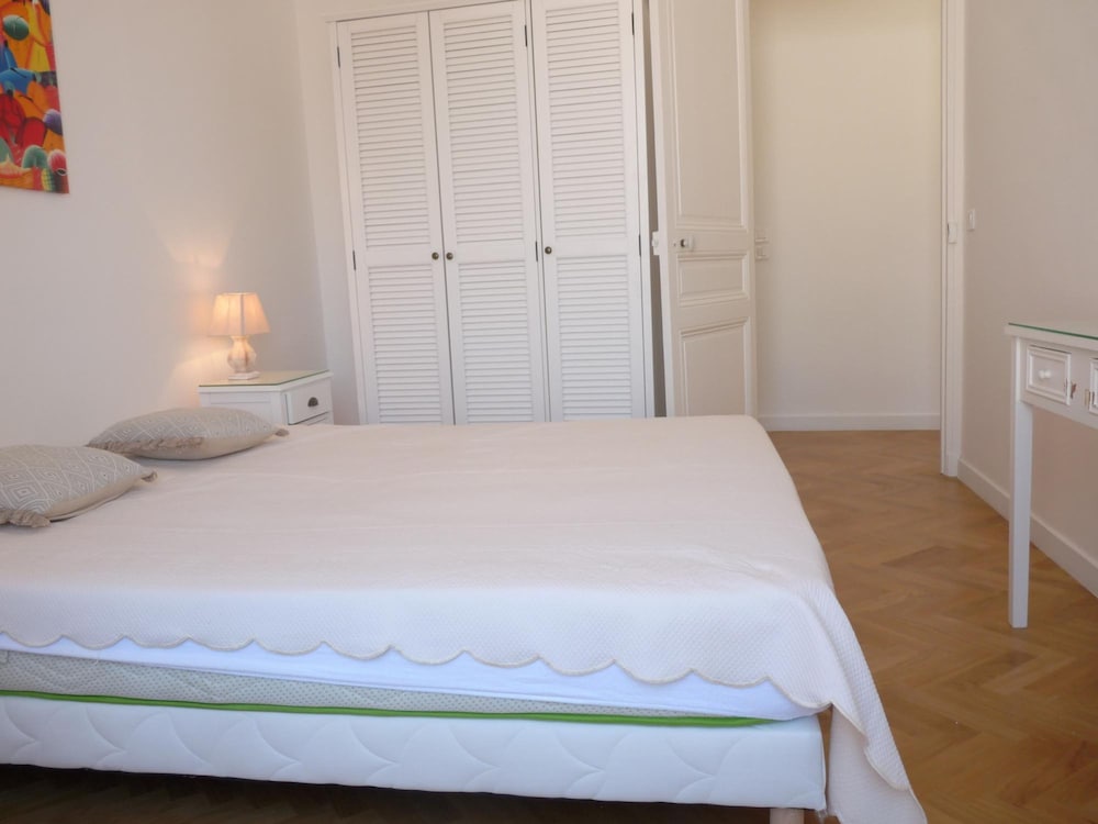 Two Bedrooms in the Center of Cannes 500 Meters From the Palais des Festival and the Croisette - 1934