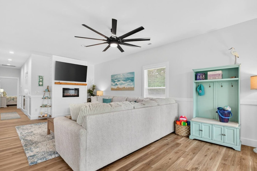 New Listing Luxury House 5 Min Walk to Beach
