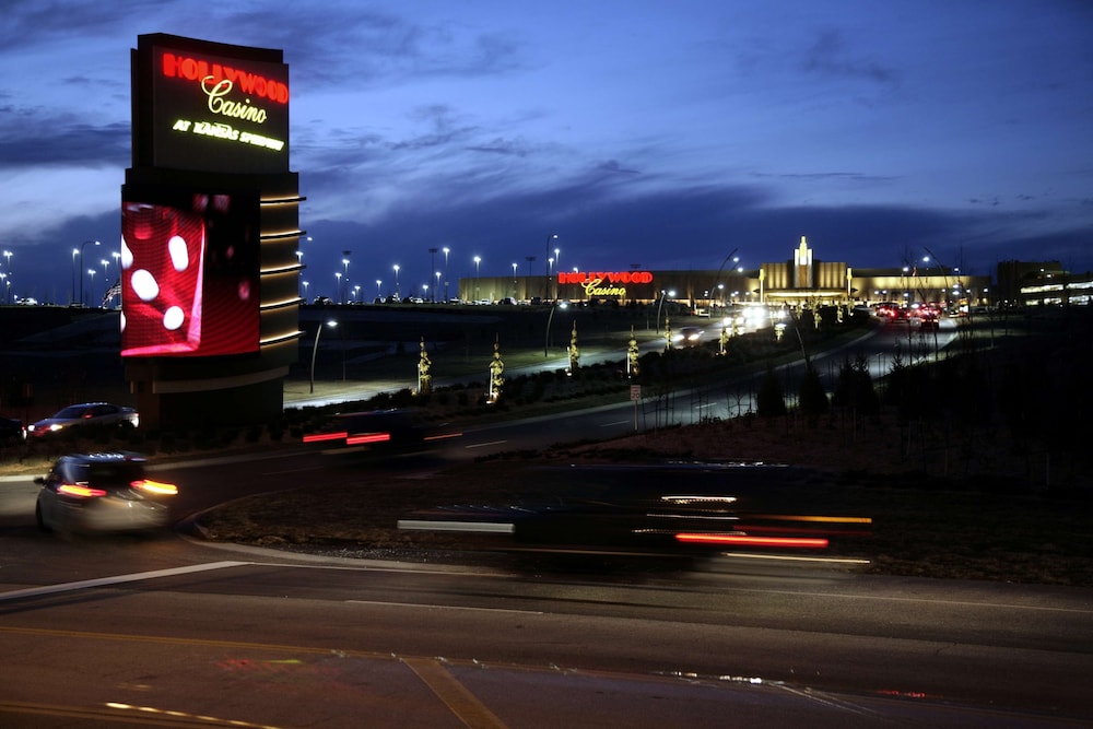 Best Western Plus KC Speedway Inn & Suites