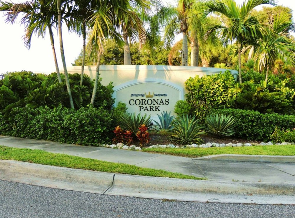 Lake Norma Luxury Living - Coronas Azul view 3