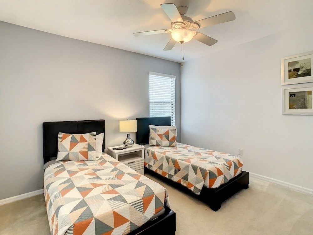Luxury Villa W/ Private Pool, Golf Resort Amenities & Near Disney 5 Bedroom Villa
