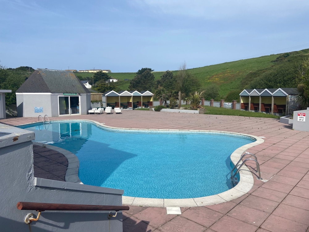 Newquay Bay - 3-bed Caravan - Sleeps 6