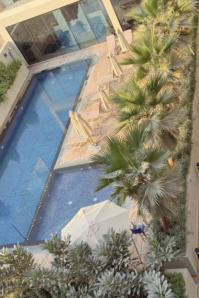 Stylish Studio Pool View JVC Elysee 3