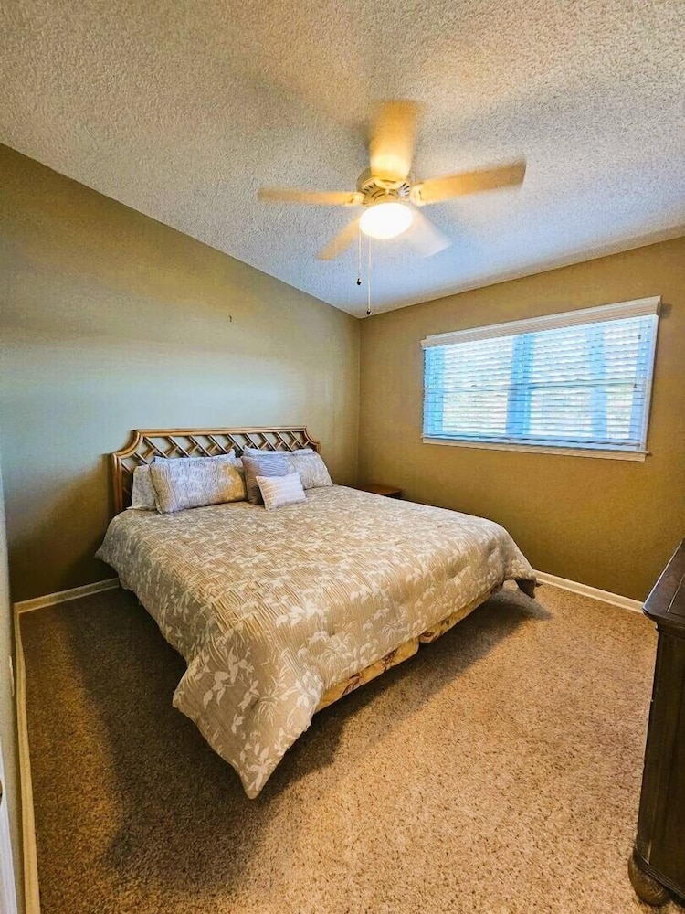 228 Lakeland